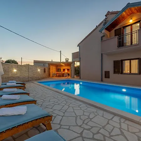 Βίλα Kamen Zadarvillas