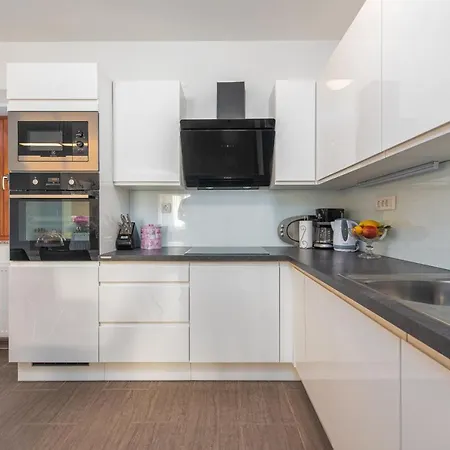 Kamen Zadarvillas Vila