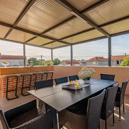 Kamen Zadarvillas Vila