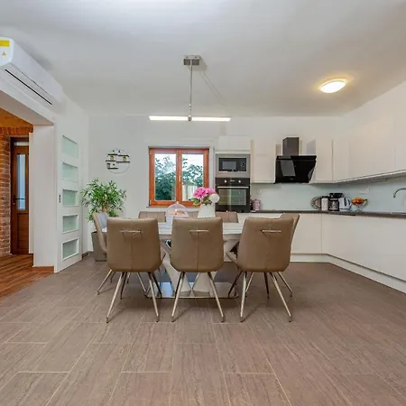 Kamen Zadarvillas Vila
