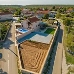 Kamen Zadarvillas * Pridraga