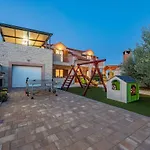 Kamen Zadarvillas * Pridraga