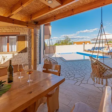 Kamen Zadarvillas 别墅 *